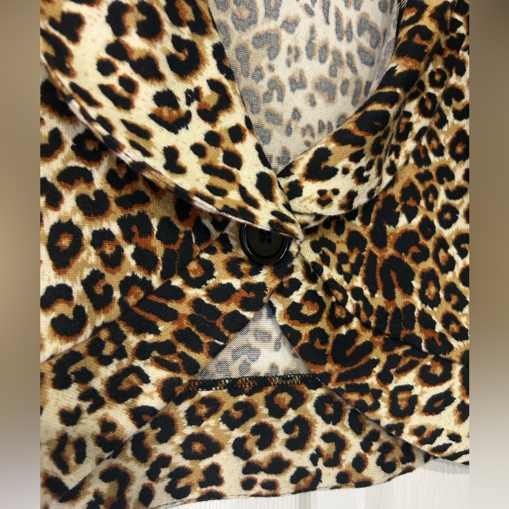 Stylish Leopard cropped jacket - Picture 3 of 9